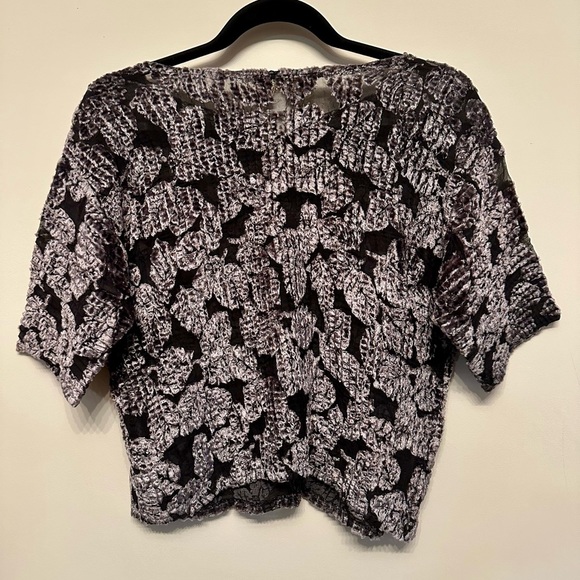 ✨ Y2K Vintage Cache Women's Short Sleeve Sheer & Textured Top - Black and Gray ✨ - Picture 3 of 4